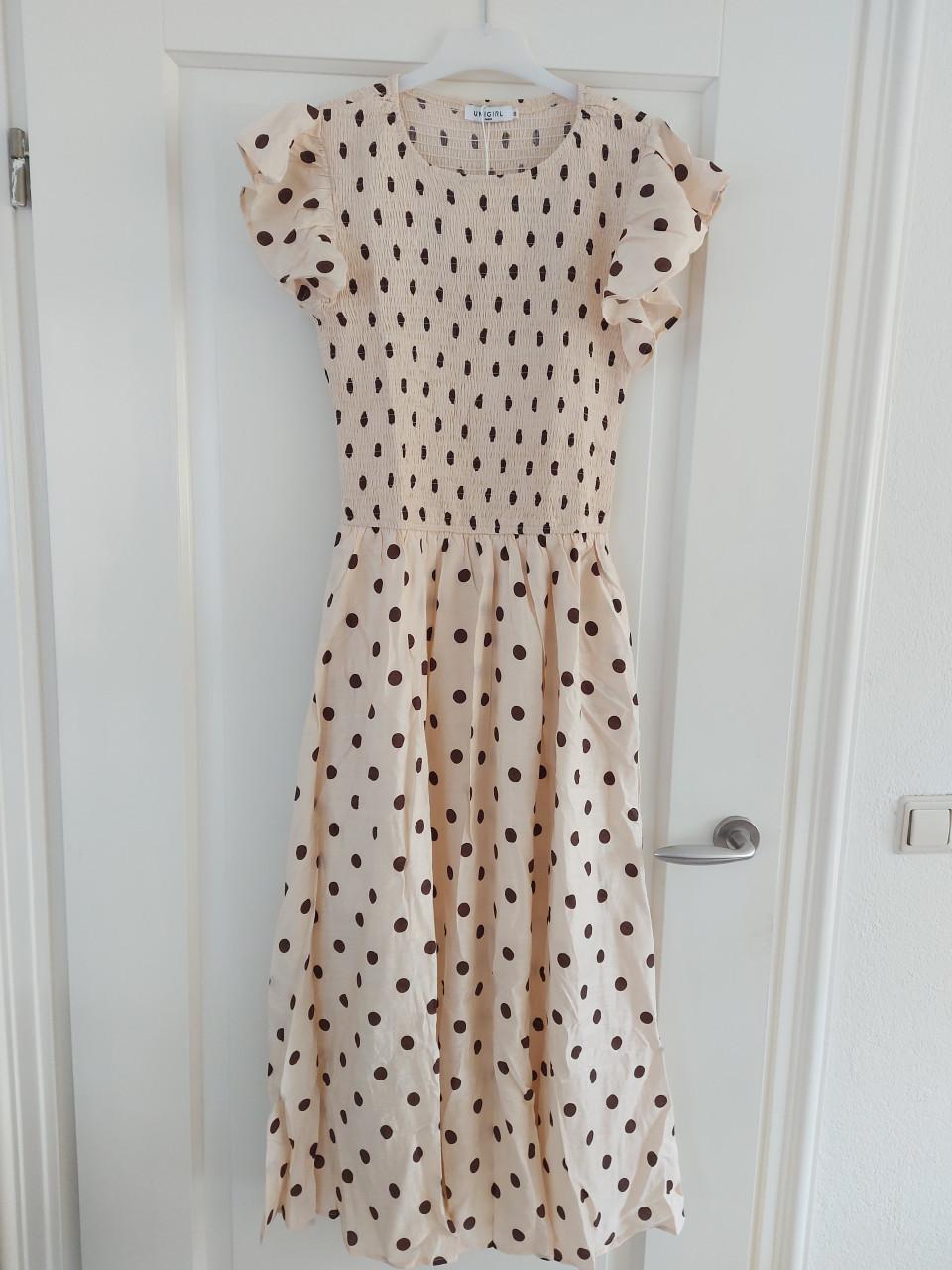 Beige jurk met stippen
