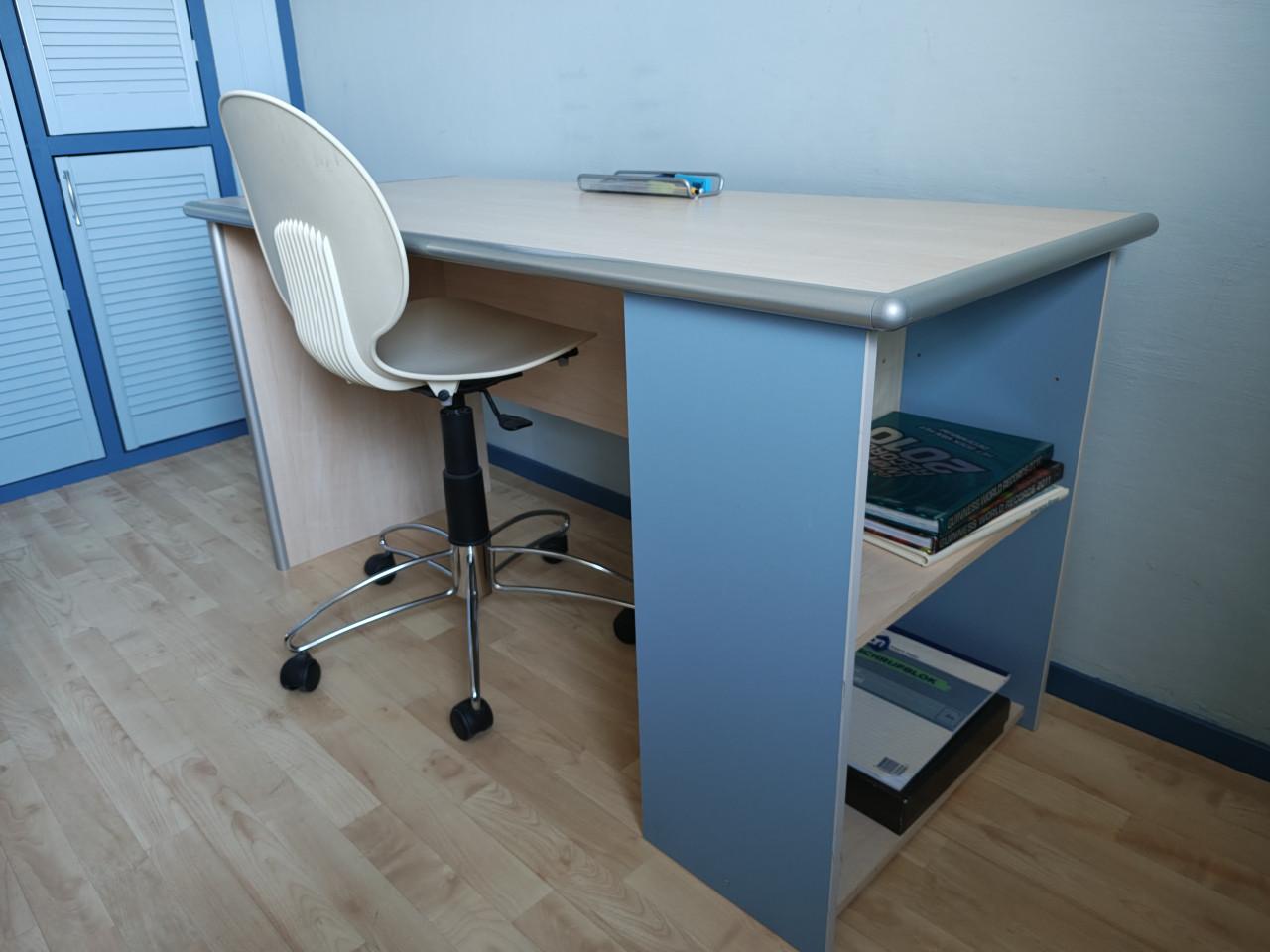 Bureau met verstelbare burostoel