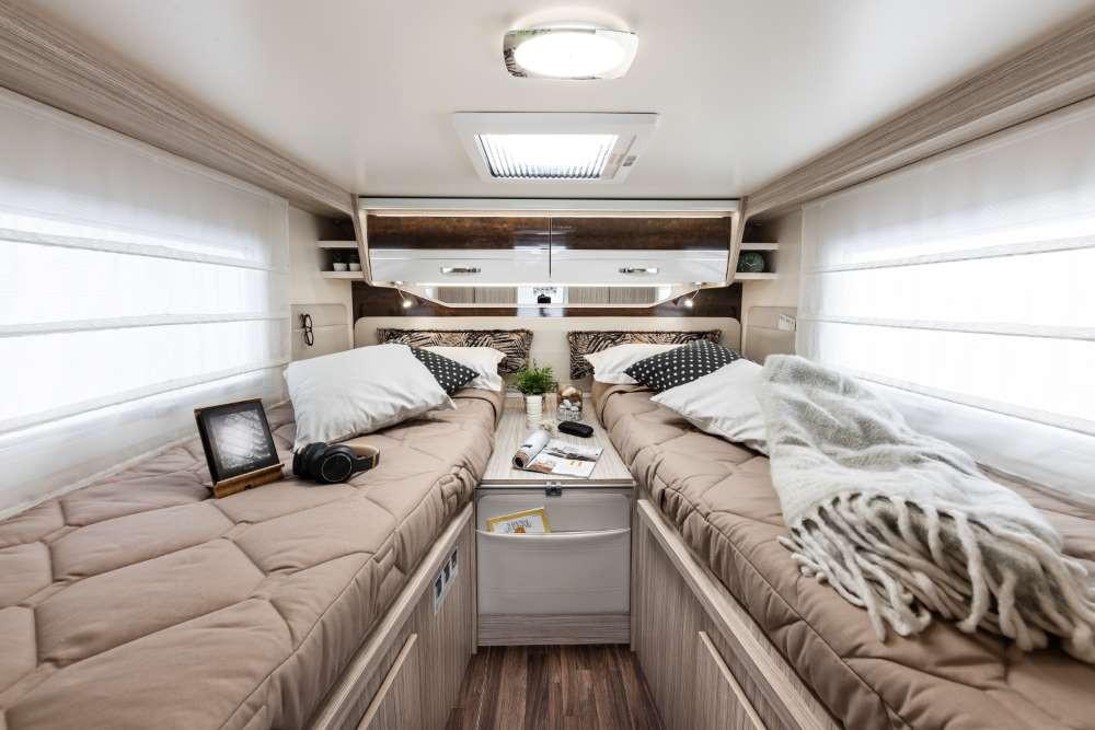 Elnagh Magnum 532 - Face-to-face - 180 pk - automaat