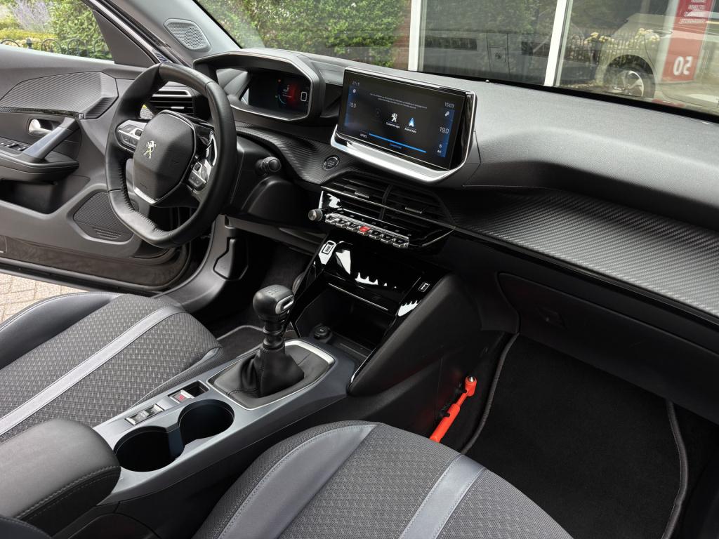 Peugeot 2008 1.2 puretech allure | keyless entry/start | adaptive cruise co