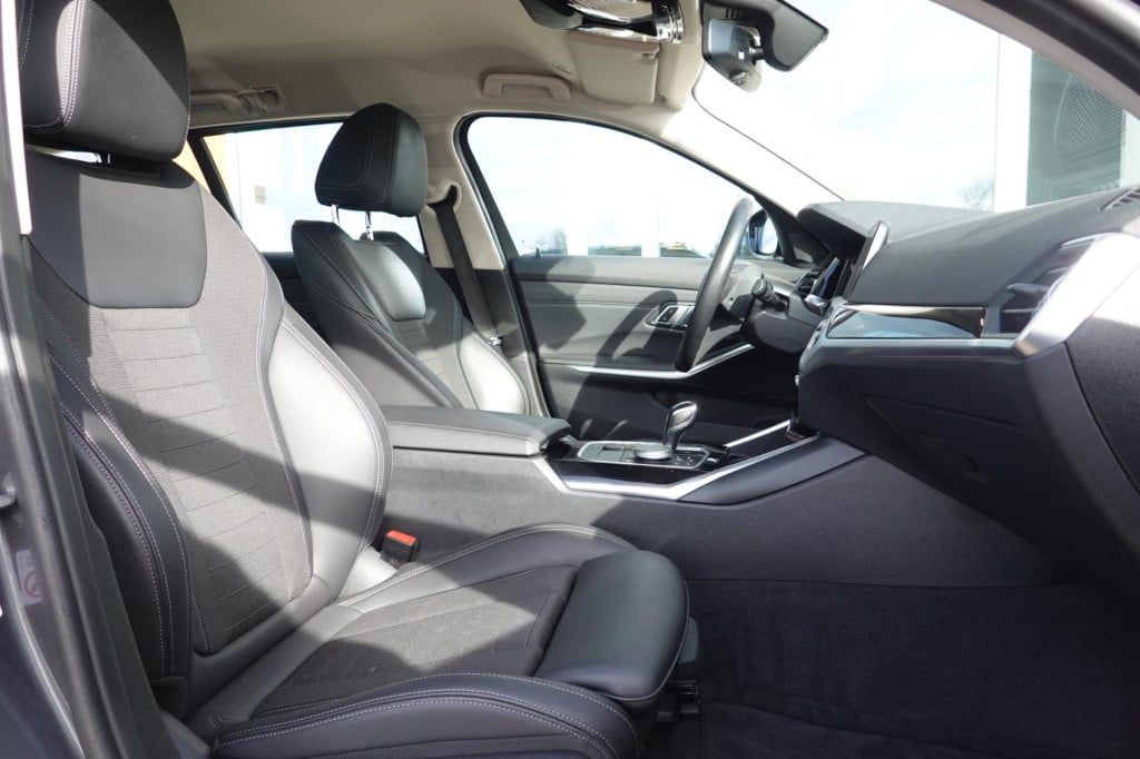 BMW 3-serie touring 330i business edition plus