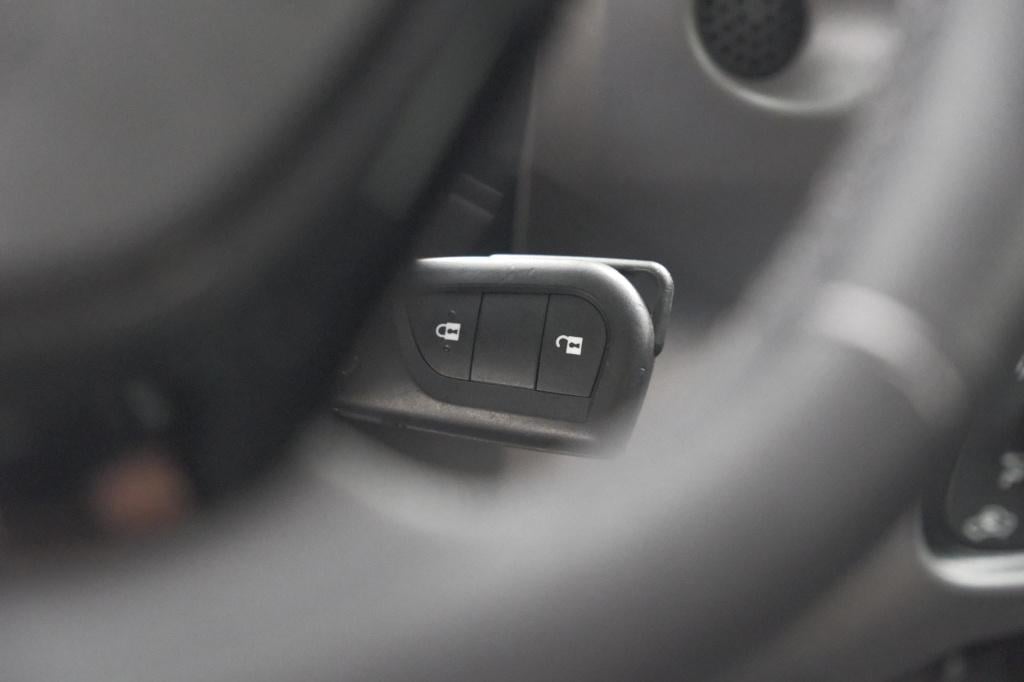 Peugeot 108 1.0 e-vti allure | automaat | camera | airco | apple carplay