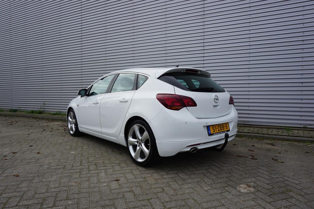 Opel Astra 1.4 turbo gt airco / navi / cruise / parkeers. / elektr. ramen /