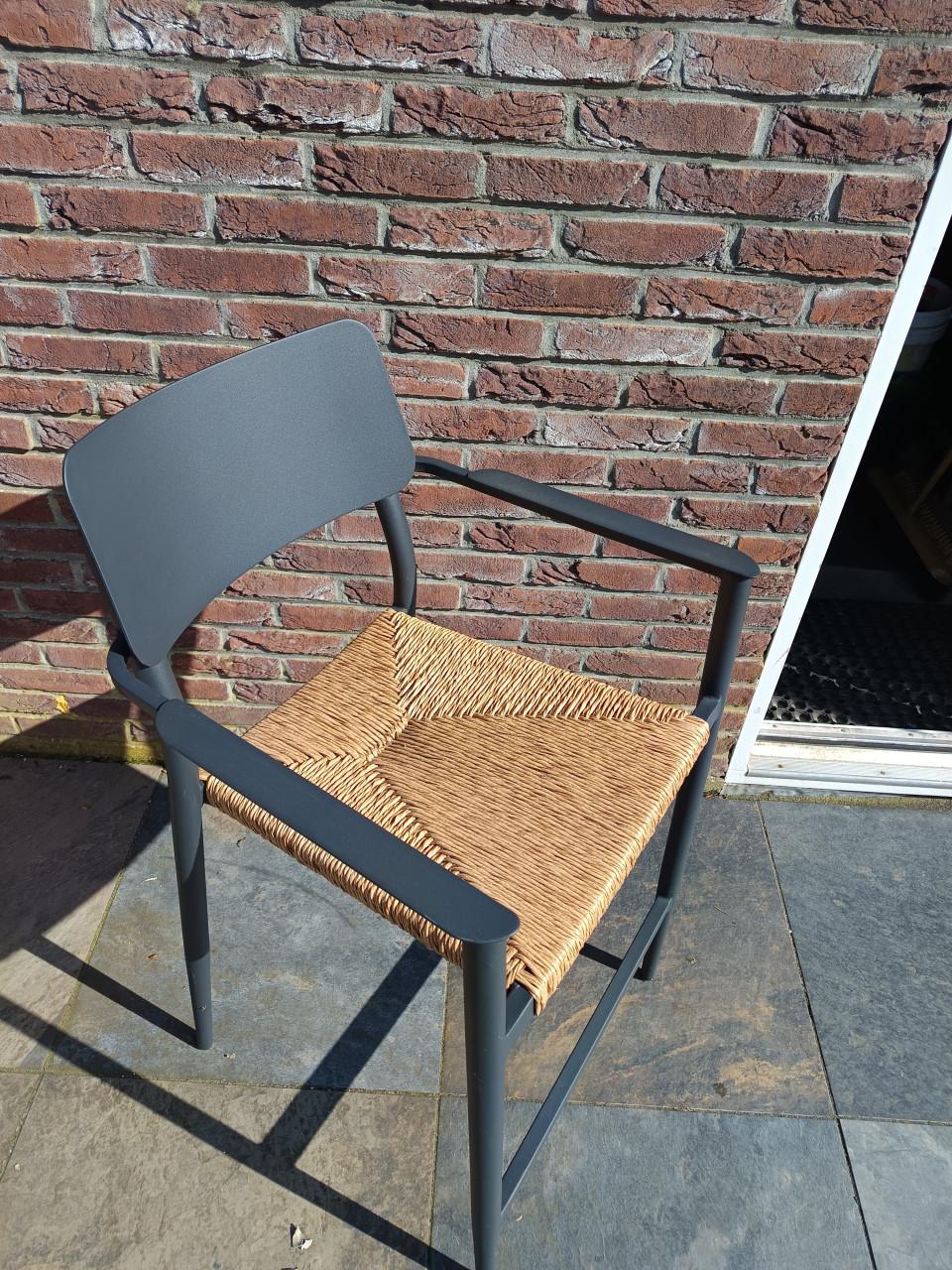 Tuinbartafel met 4 krukken