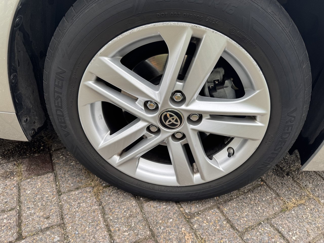 Toyota 16 inch lichtmetalen velgen + Zomerbanden