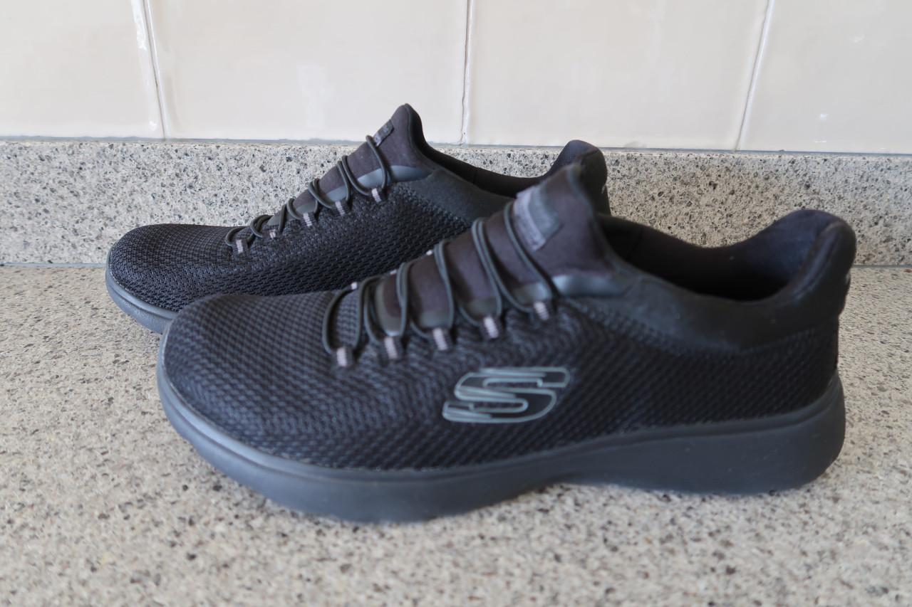 Skechers Sneakers "Summits" in zwart en maat 41, zijn zo goed als nieuw.