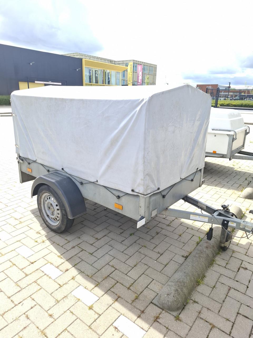 Aanhanger met (afneembare) huif