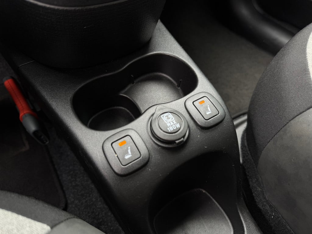Fiat Panda 1.0 hybrid cross * stoel + voorruit verwarming * airco * bluetoo