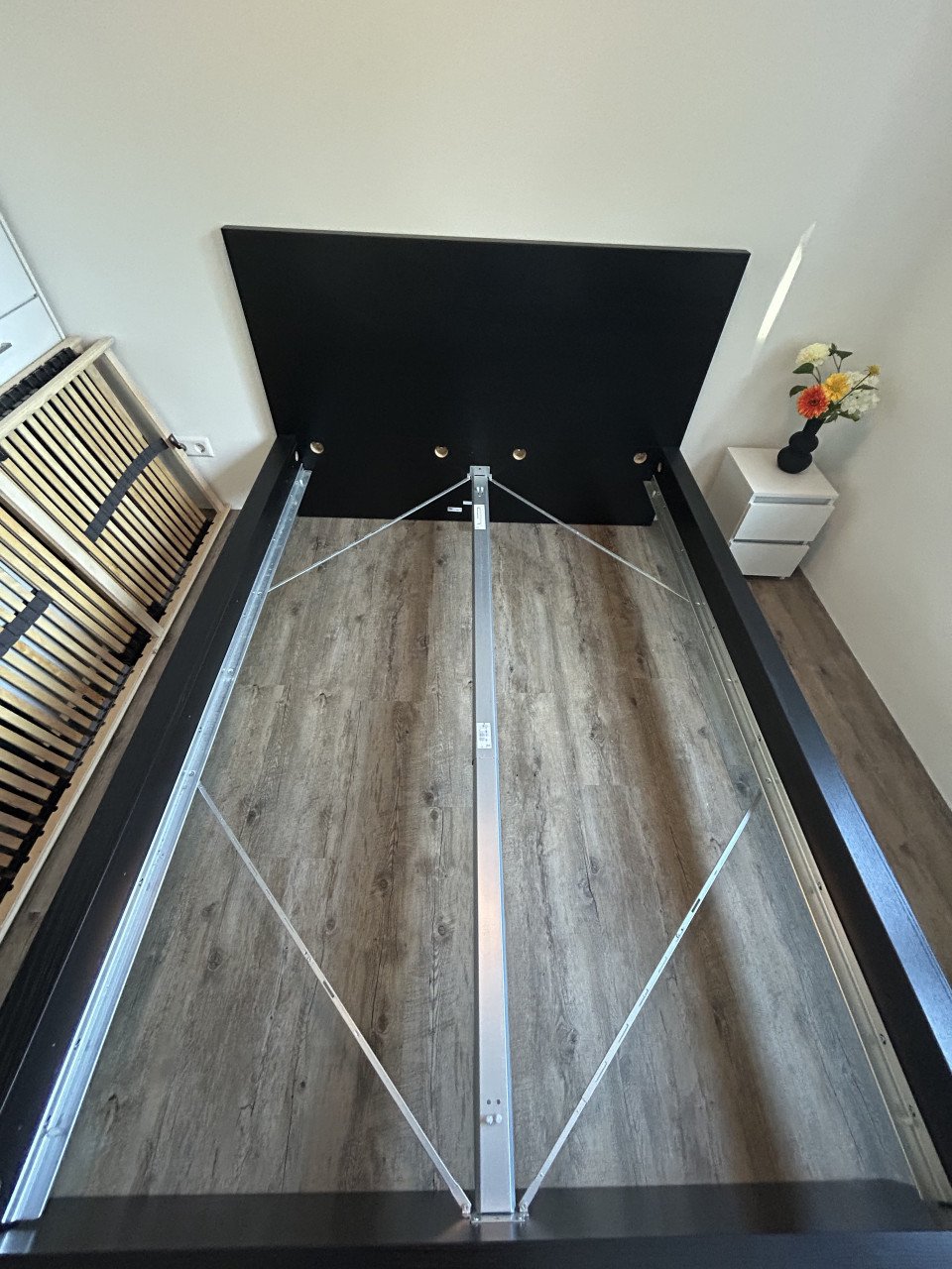 Bed frame + lattenbodems (140x200)