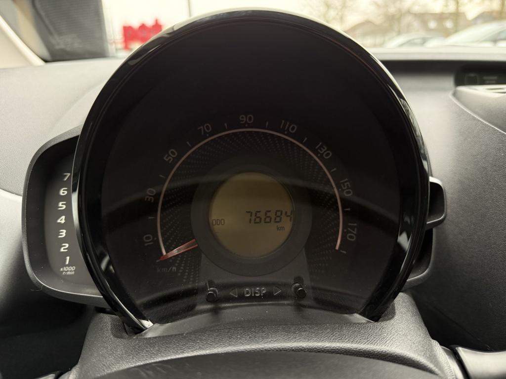 Toyota Aygo 1.0 vvt-i x-play // automaat // facelift //