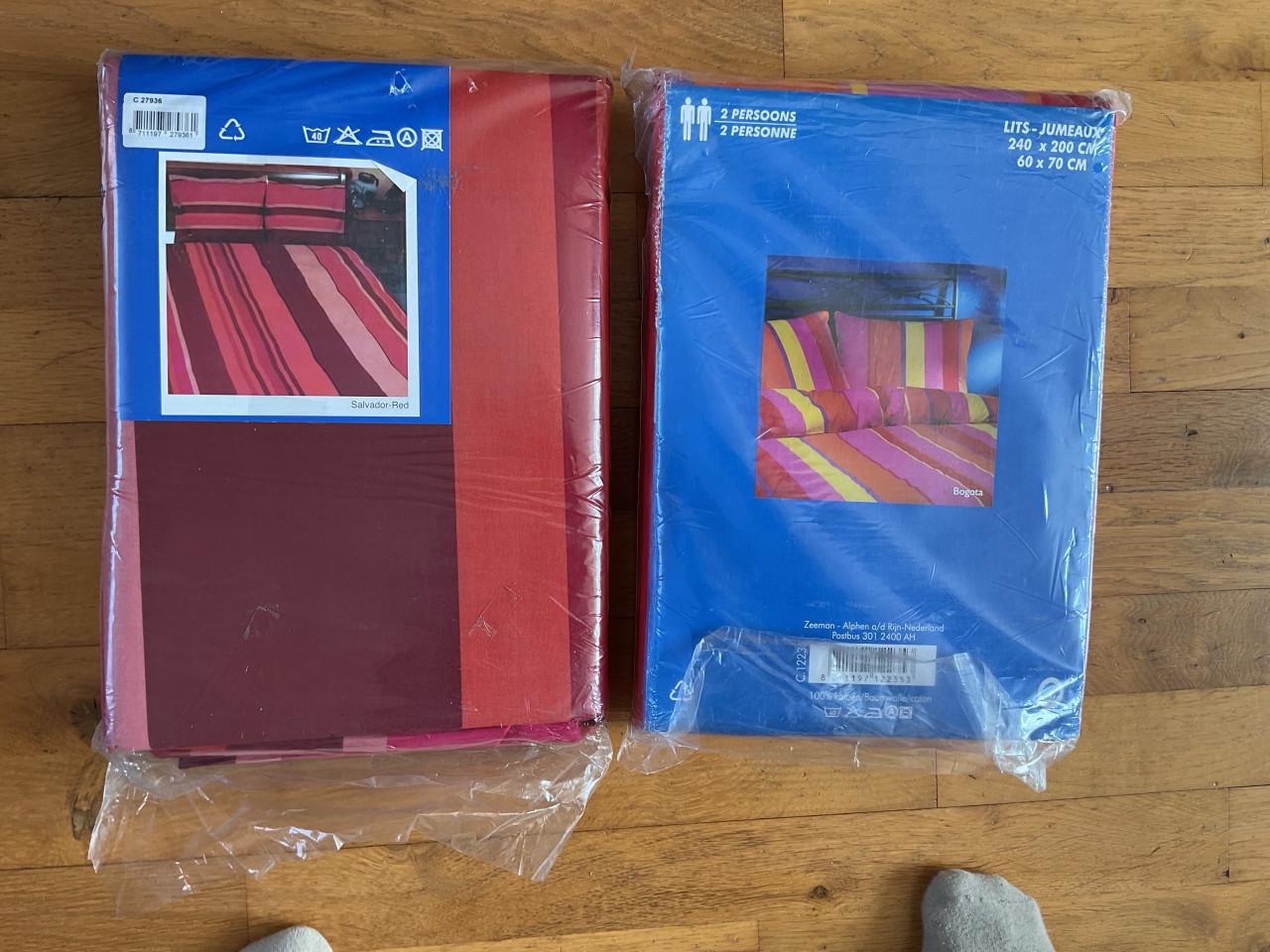 2 nieuwe lits  jumeaux dexkbedovertrekken met slopen samen € 15