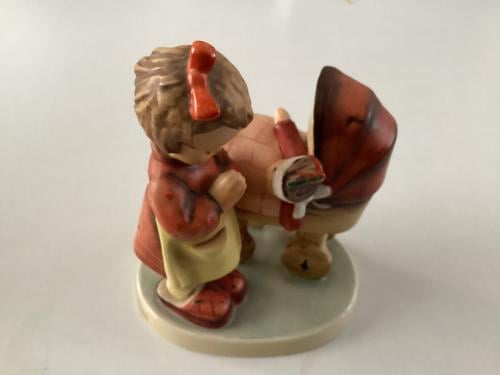 Goebel.   Poppenmoedertje.     Nr. 67.    Hummel.     Helemaal gaaf.   1937