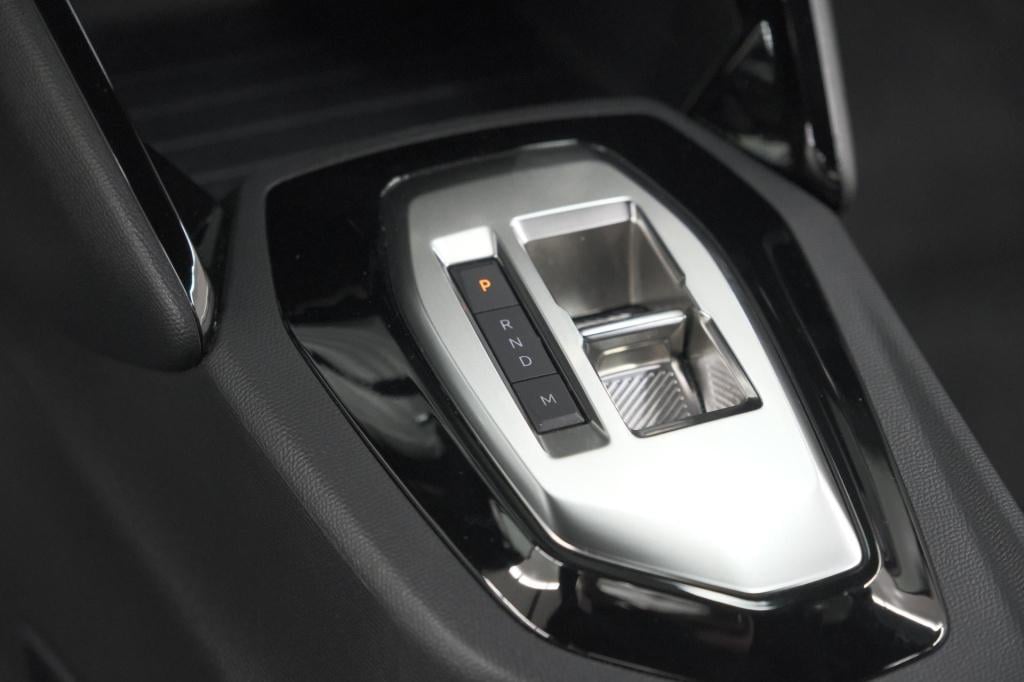 Peugeot 2008 hybrid 136 e-dcs6 style | apple carplay | parkeersensoren | cl