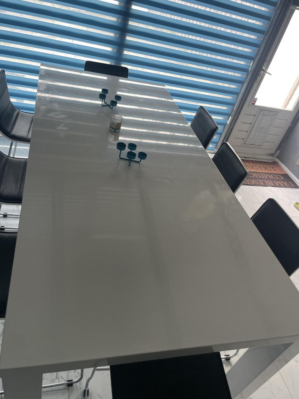 Kasten en tafel en TV meubel