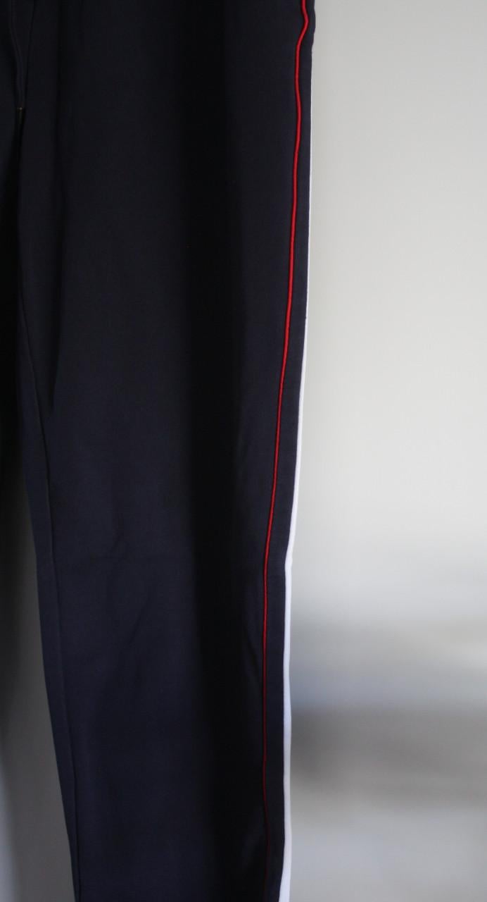 Donkerblauwe broek met wit rode bies  maat xs-34