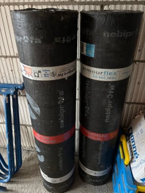 Te koop 2 rollen dakbedekking bitumen
