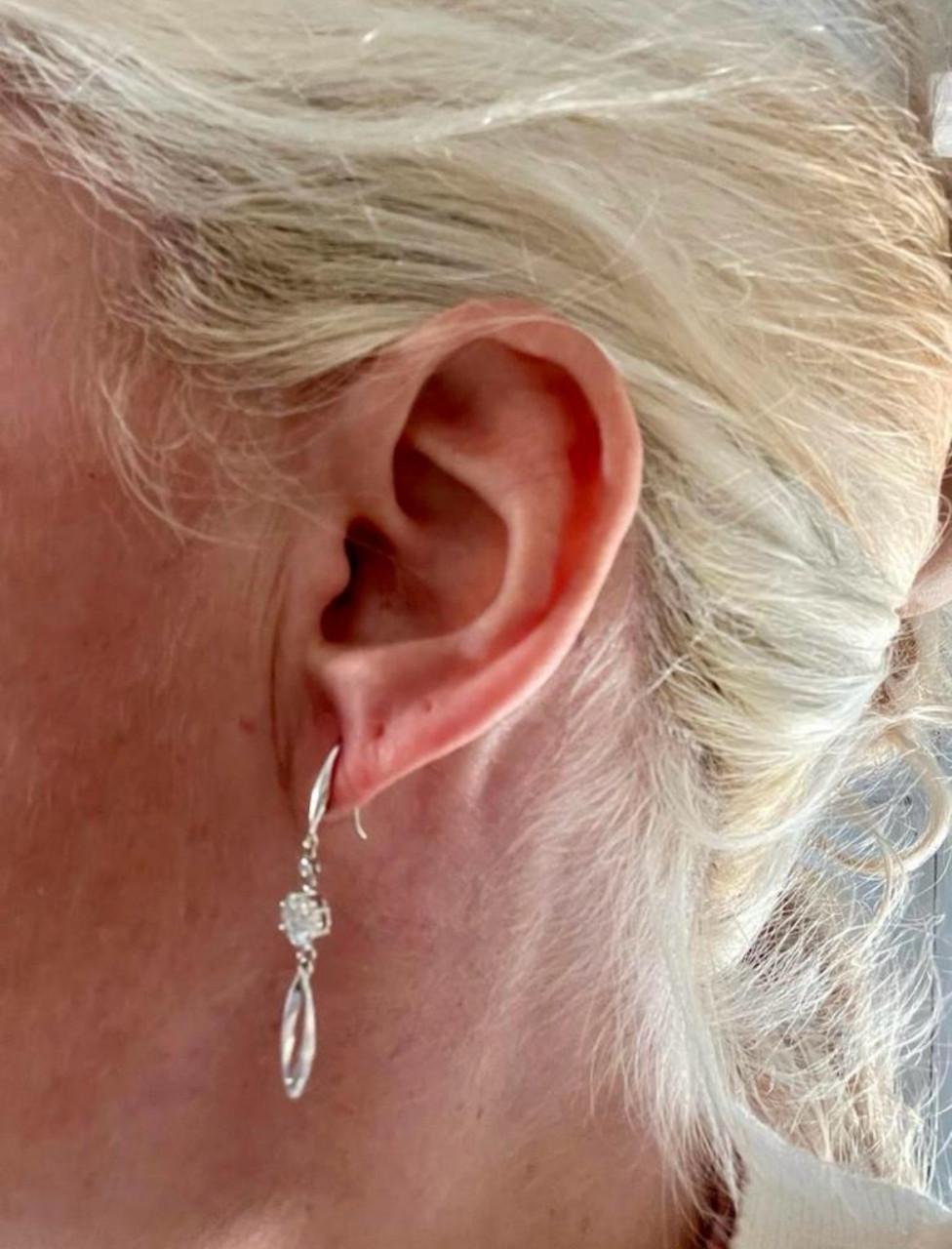 18 karaat wit gouden oorbellen met diamant