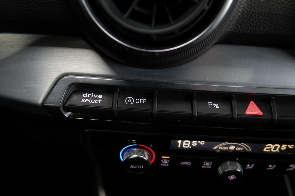 Audi Q2 1.0 tfsi sport | pdc | 19" | driveselect |