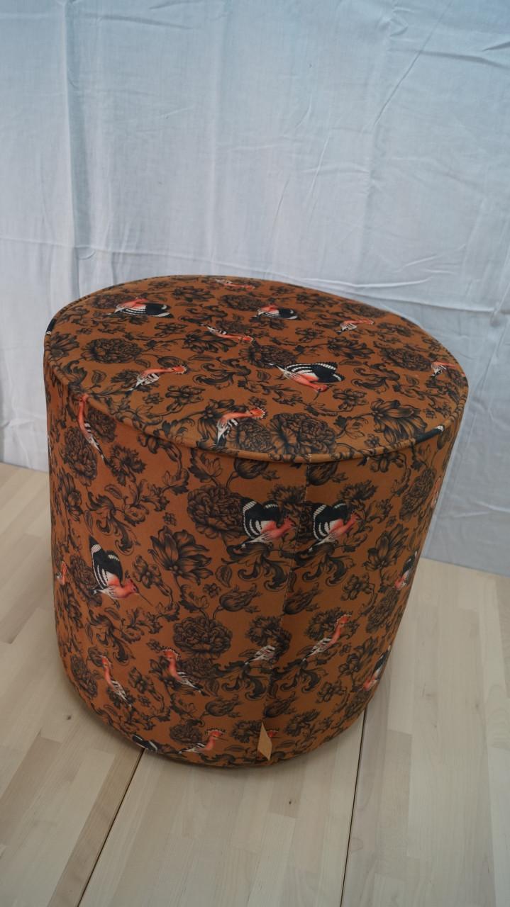 Woood poef met Fenix print.
