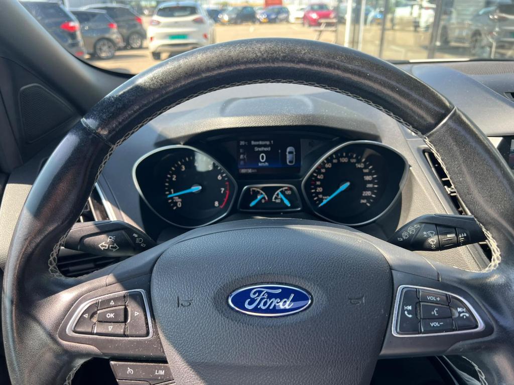 Ford Kuga 1.5 ecoboost 150pk 2wd st line ,panodak , trekhaak , carplay