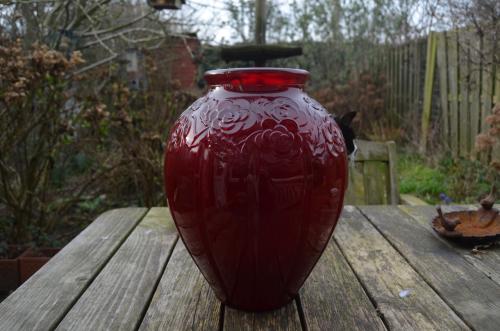 Fraaie grote rode glazen vaas Frans, Art Deco (?)