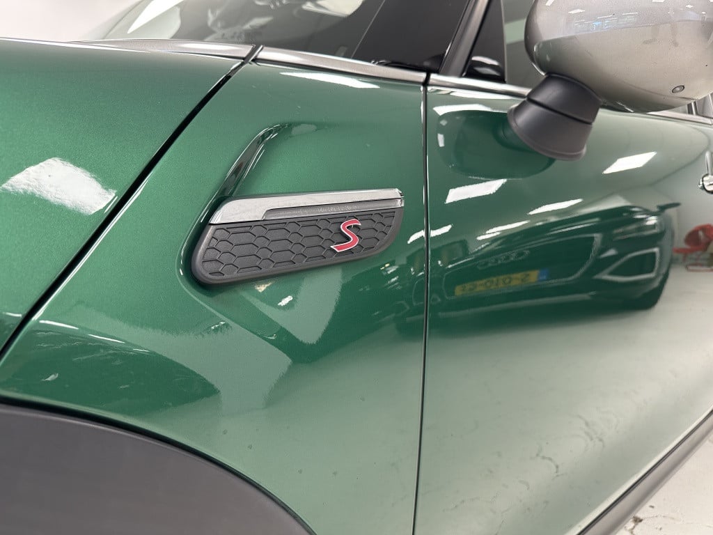 Mini Cooper mini 2.0 yours | british racing green | cognac int. | panora