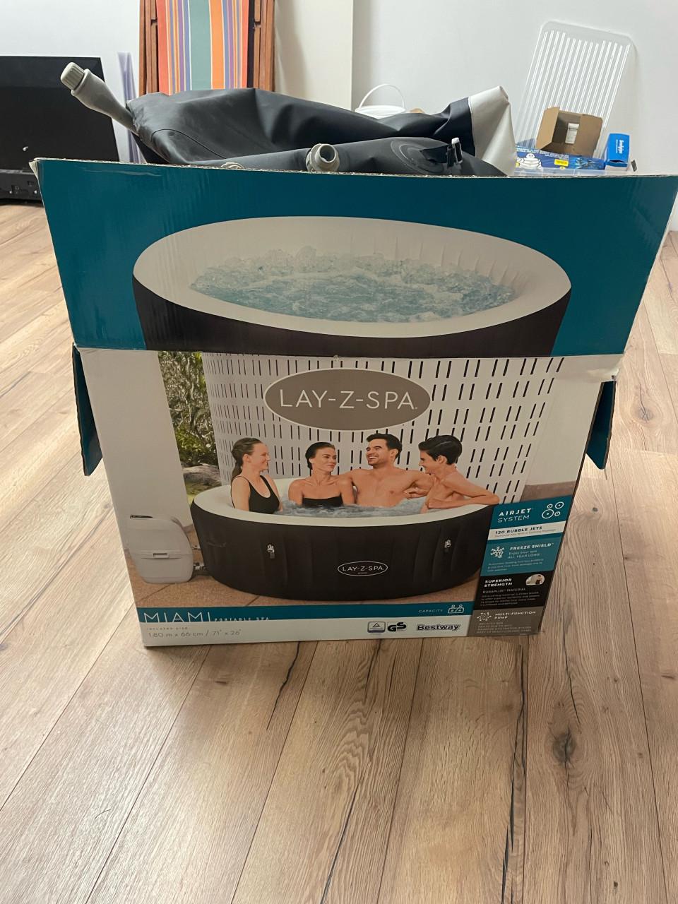 Jacuzzi lay z spa miami