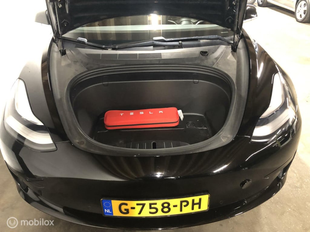 Tesla Model 3 standard rwd plus 60 kwh