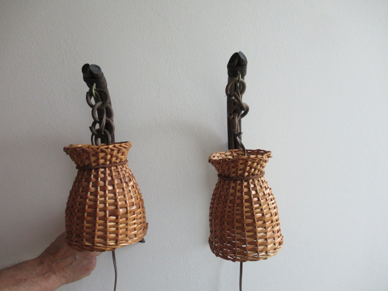 2 rieten wandlampjes