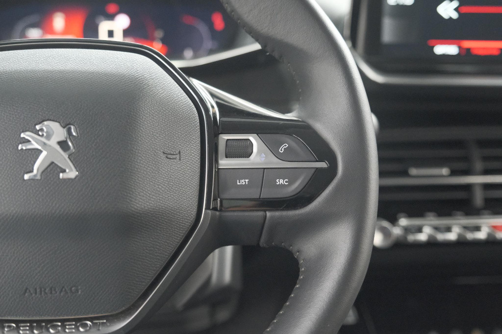 Peugeot 2008 puretech 102 allure pack | camera | apple carplay | parkeersen