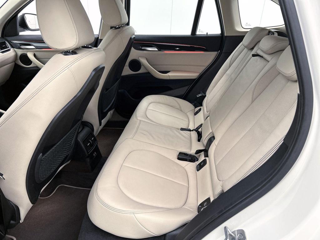 BMW X1 xdrive25e high executive | automaat | leder | parkeer sensoren | nav