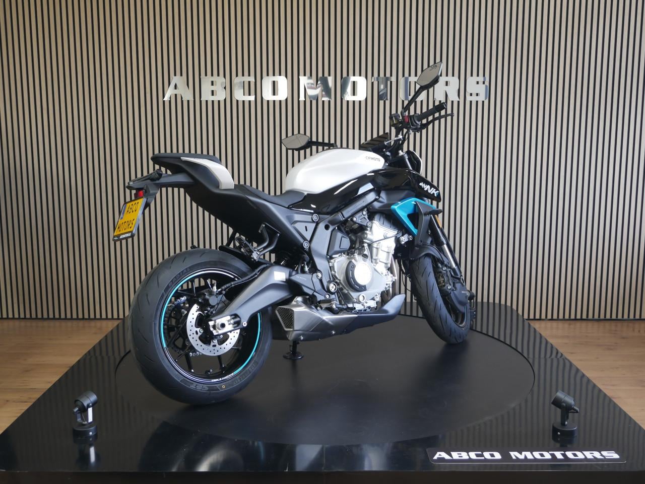 CFMOTO 675 NK