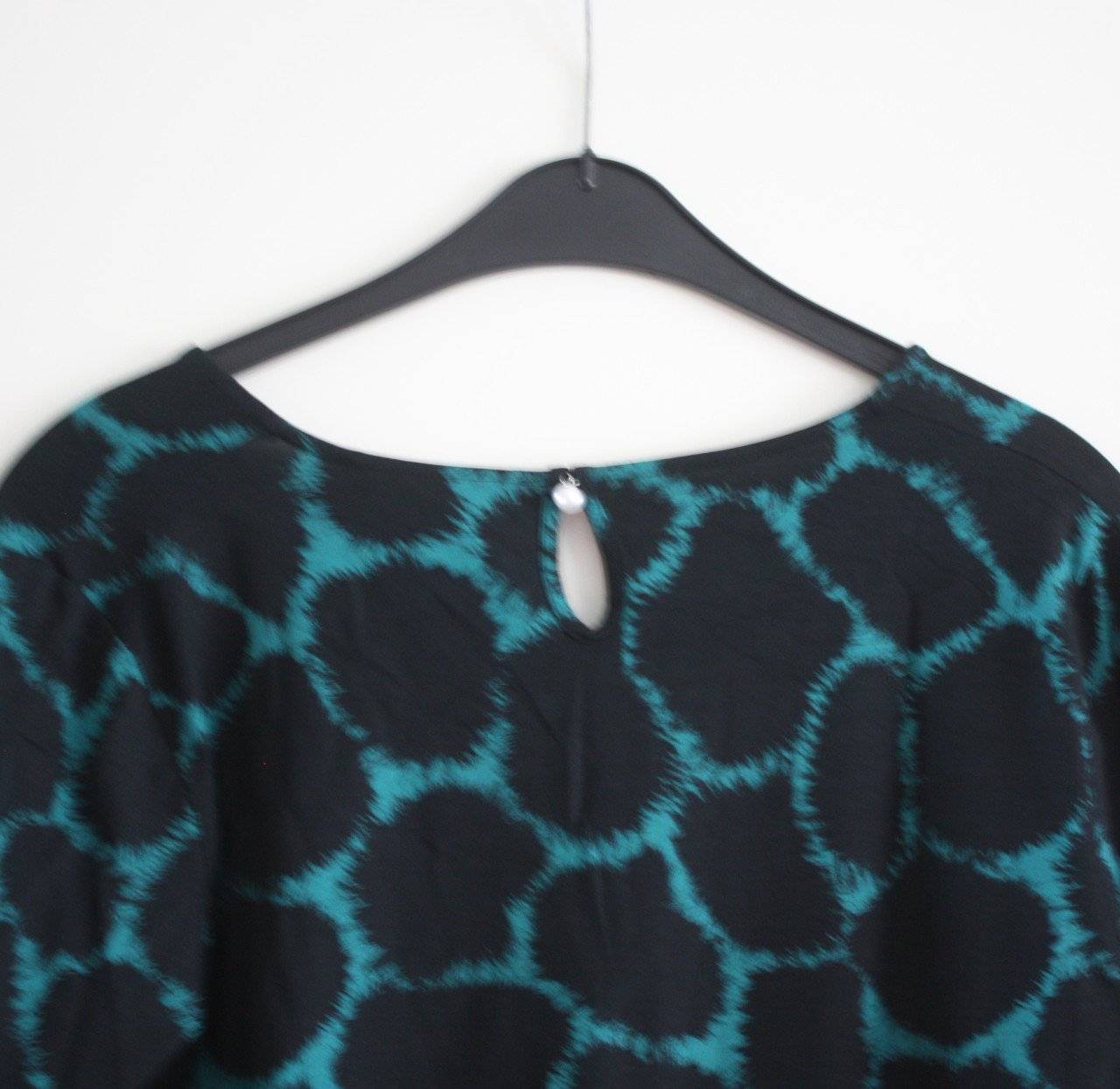 Niieuw shirt met 3/4 mouwen zwart groen maar L