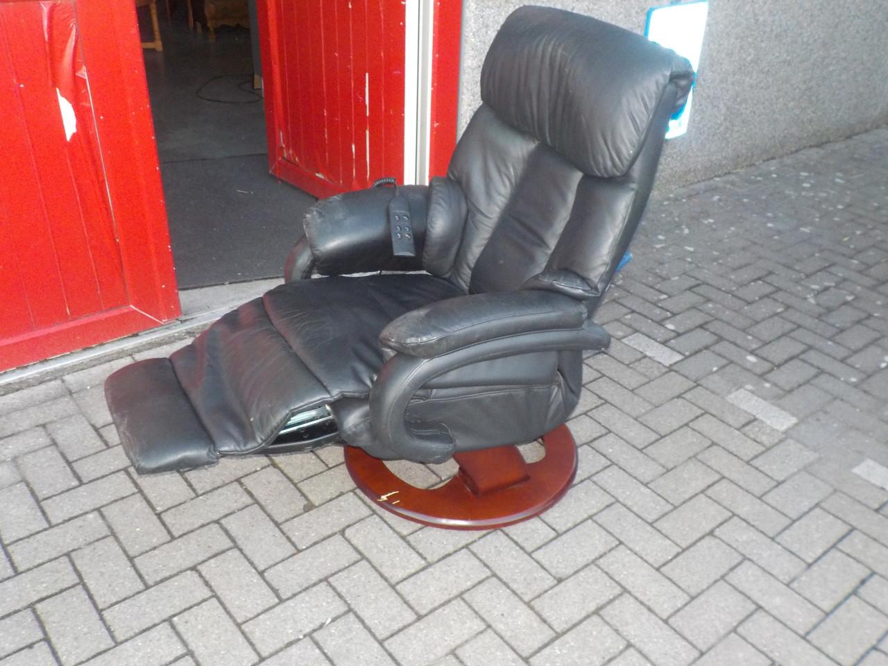 Mooie  kwaliteit leren draai relax fauteuil met 2 motoren in goede staat