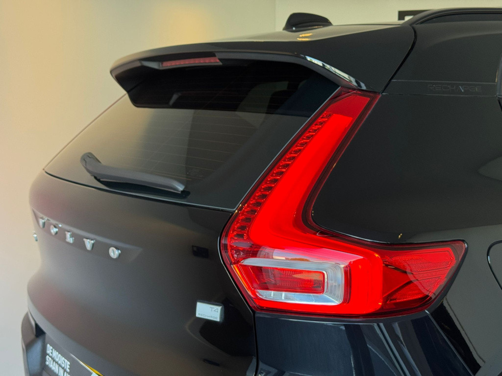 Volvo XC40 1.5 t4 recharge r-design black edition