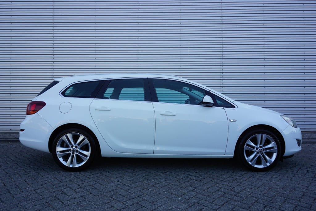 Opel Astra sports tourer 1.4 turbo sport airco / cruise / navi / elektr. ra