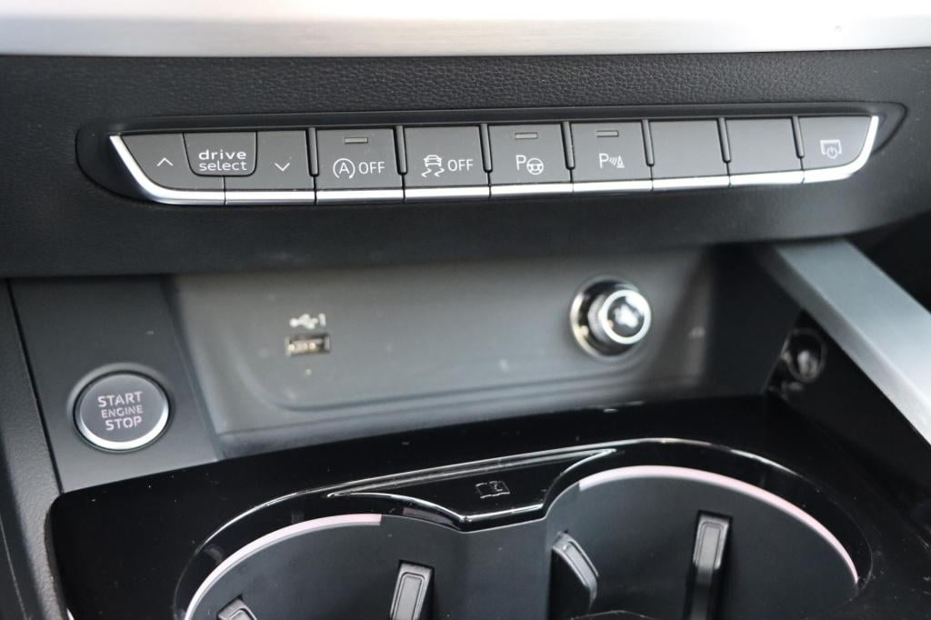 Audi A4 limousine 35 tfsi launch edition s-line 150pk s-tronic | pano | hud