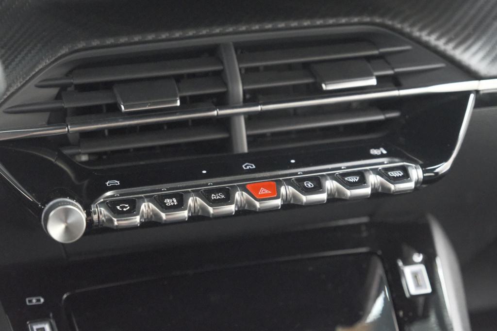 Peugeot 2008 puretech 100 allure | apple carplay | parkeersensoren | climat