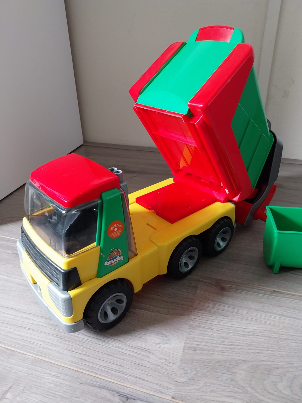 Bruder roadmax vuilniswagen speelgoed