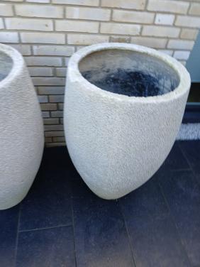 2 buitenpotten, merk Capi.