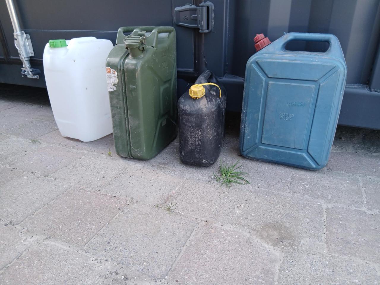 Diverse jerrycans te koop