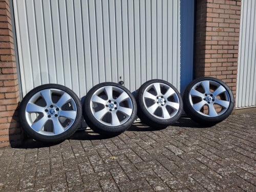 Skoda 18 inch met NIEUWE Goodyear banden.