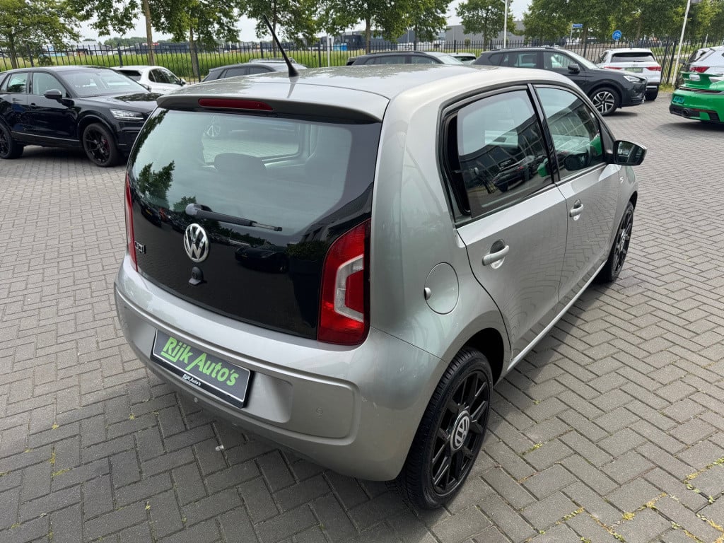 Volkswagen UP! 1.0 move up! bluemotion * airco * pdc * 5 deurs