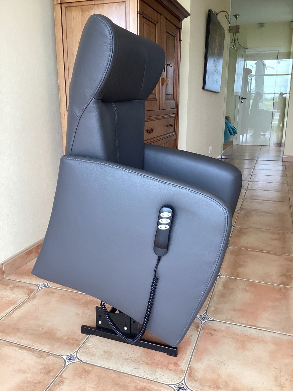 Luxe Velderhof(idem Prominent)Sta-op relax Elektrische (Als nieuw)Smal