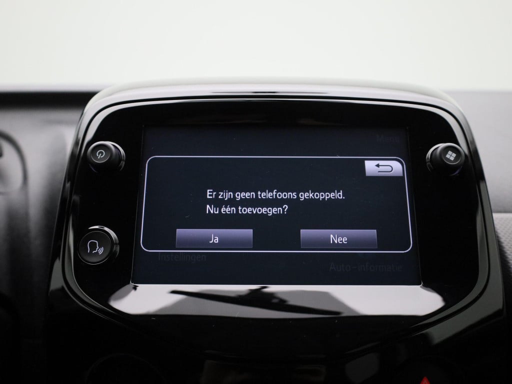Peugeot 108 1.0 e-vti allure | lmv | climate control | dab | apple carplay 