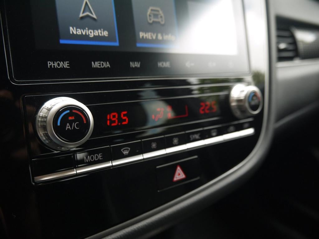 Mitsubishi Outlander 2.4 phev instyle|trekhaak|rijklaar