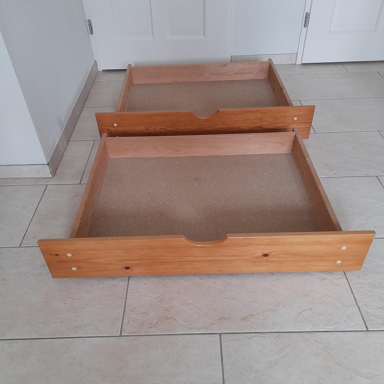 2 x Bedlade ( 95,5 x 65 x 16,5H)  €10 per stuk