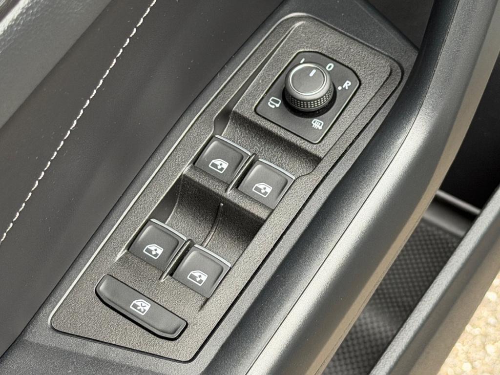 Volkswagen T-roc 1.5 tsi 150pk dsg style | dode hoek | camera | keyless | e