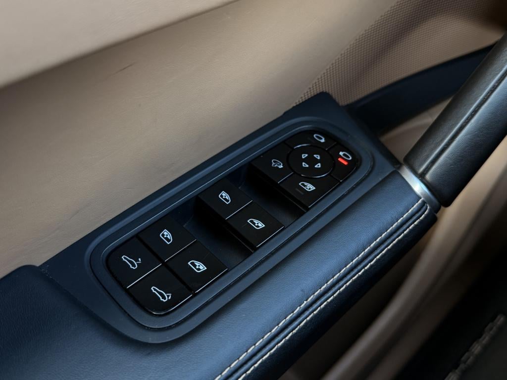 Porsche Cayenne 3.0 | sportdesign | pano | sportchrono | luchtvering | acc 