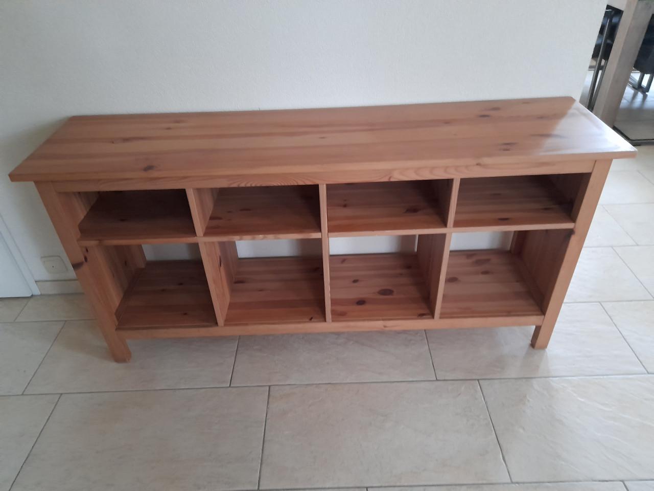 Massief houten vakkenkast 156,5 x 39,5 x 74H (in goede nette staat )